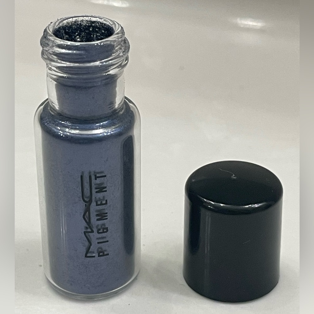 *RARE/DISCONTINUED* NWOB MAC Eyeshadow Pigment in shade “Naval Blue” Shimmer